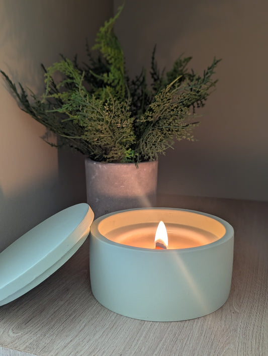 Alfresco Candle - Green concrete with lid